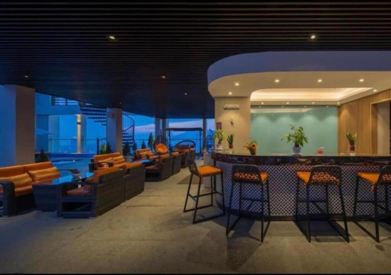 Sunrise Luxury Apartment With Ocean View Дананг Екстериор снимка