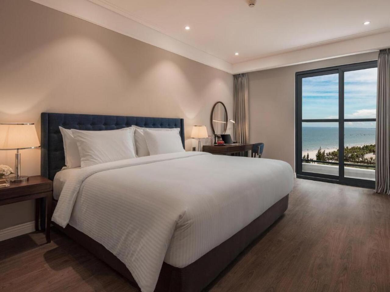 Sunrise Luxury Apartment With Ocean View Дананг Екстериор снимка