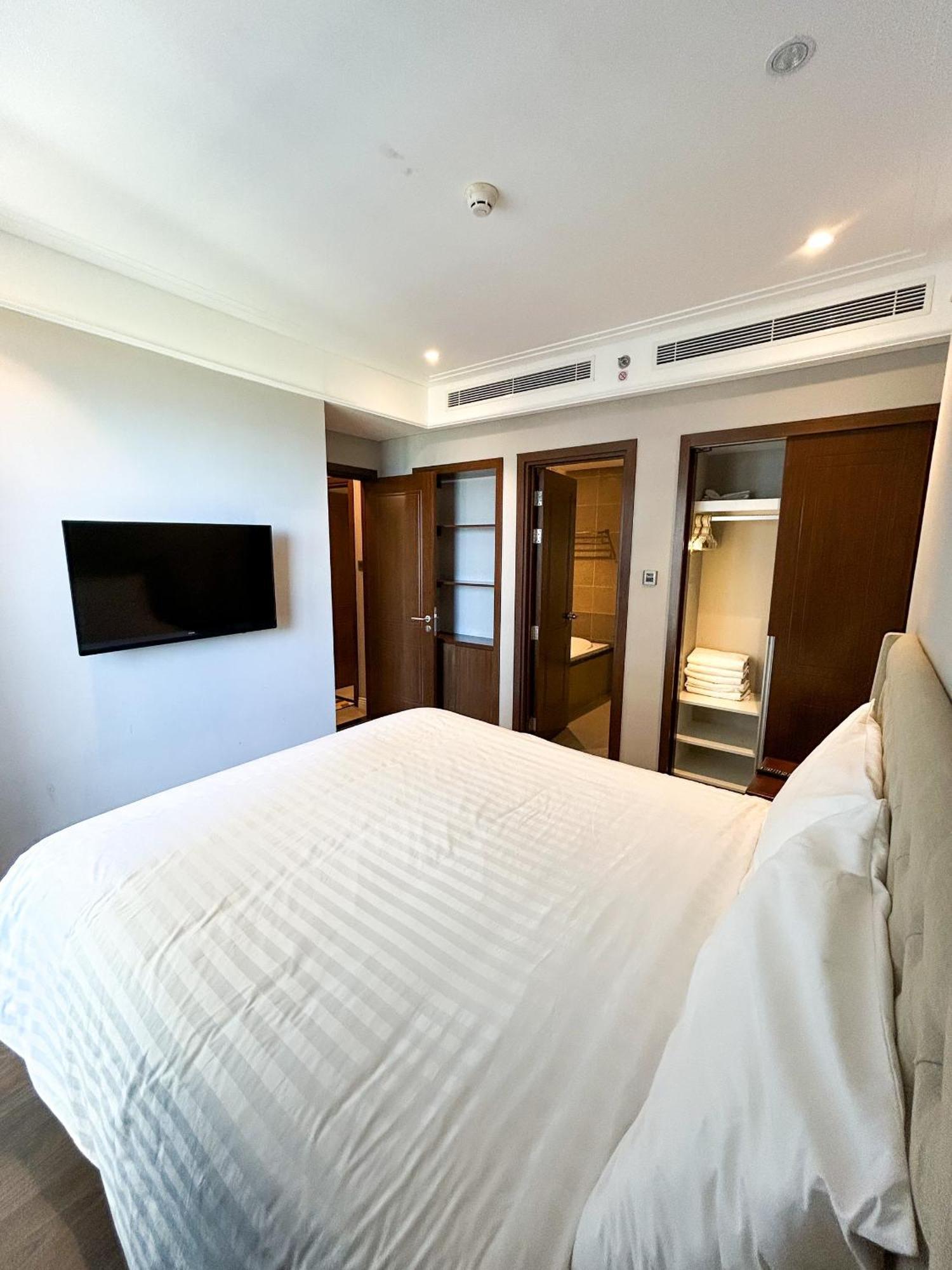 Sunrise Luxury Apartment With Ocean View Дананг Екстериор снимка